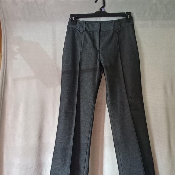 The Limited Stretch Women's  Black Dress Pants Pleated Size 6 Straight Leg. - Picture 3 of 11